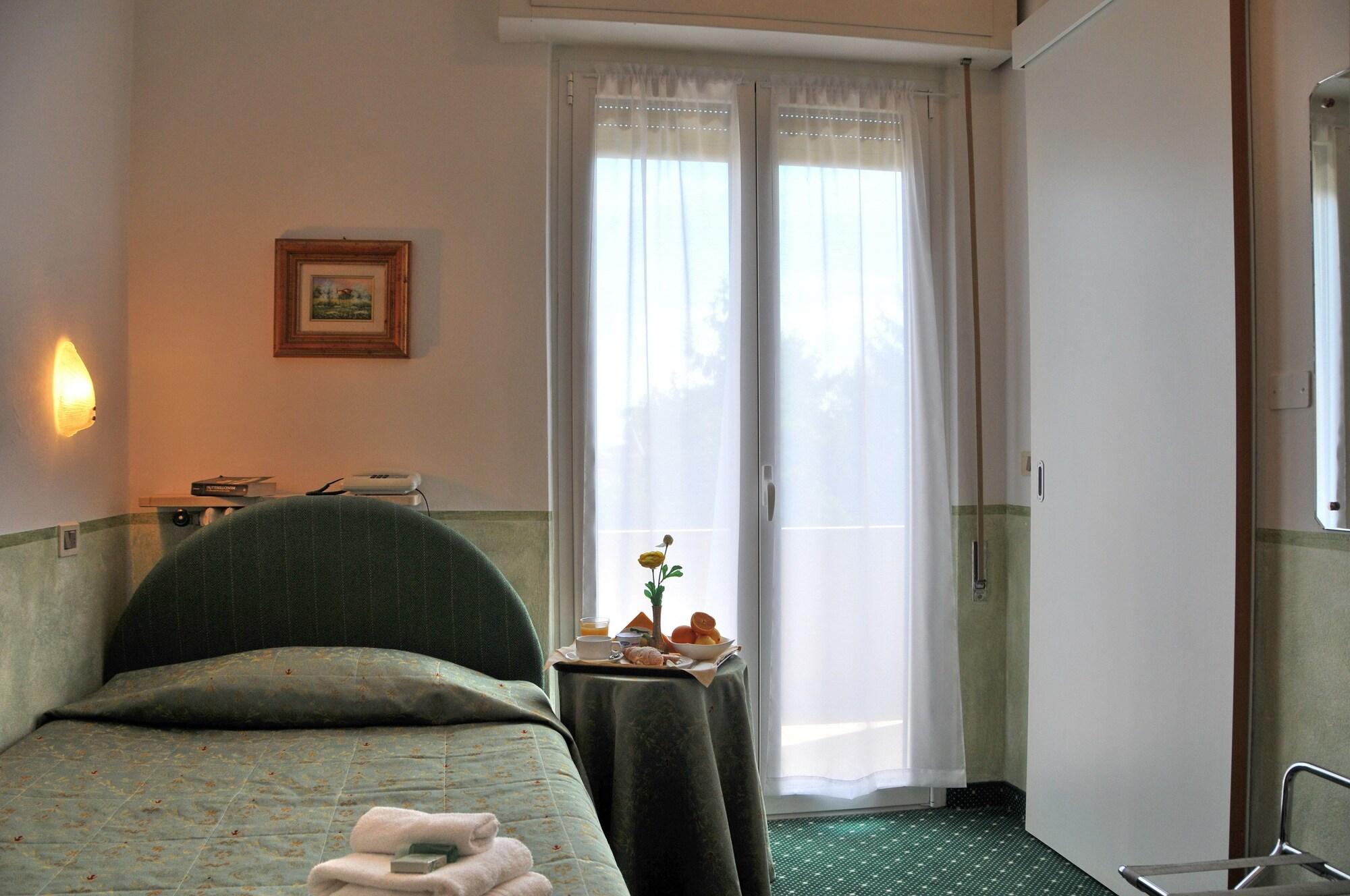 Hotel Astoria Десенцано дел Гарда Екстериор снимка